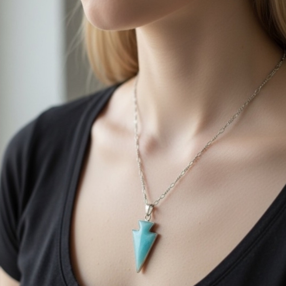 Chic Silver Necklace with Turquoise Pendant